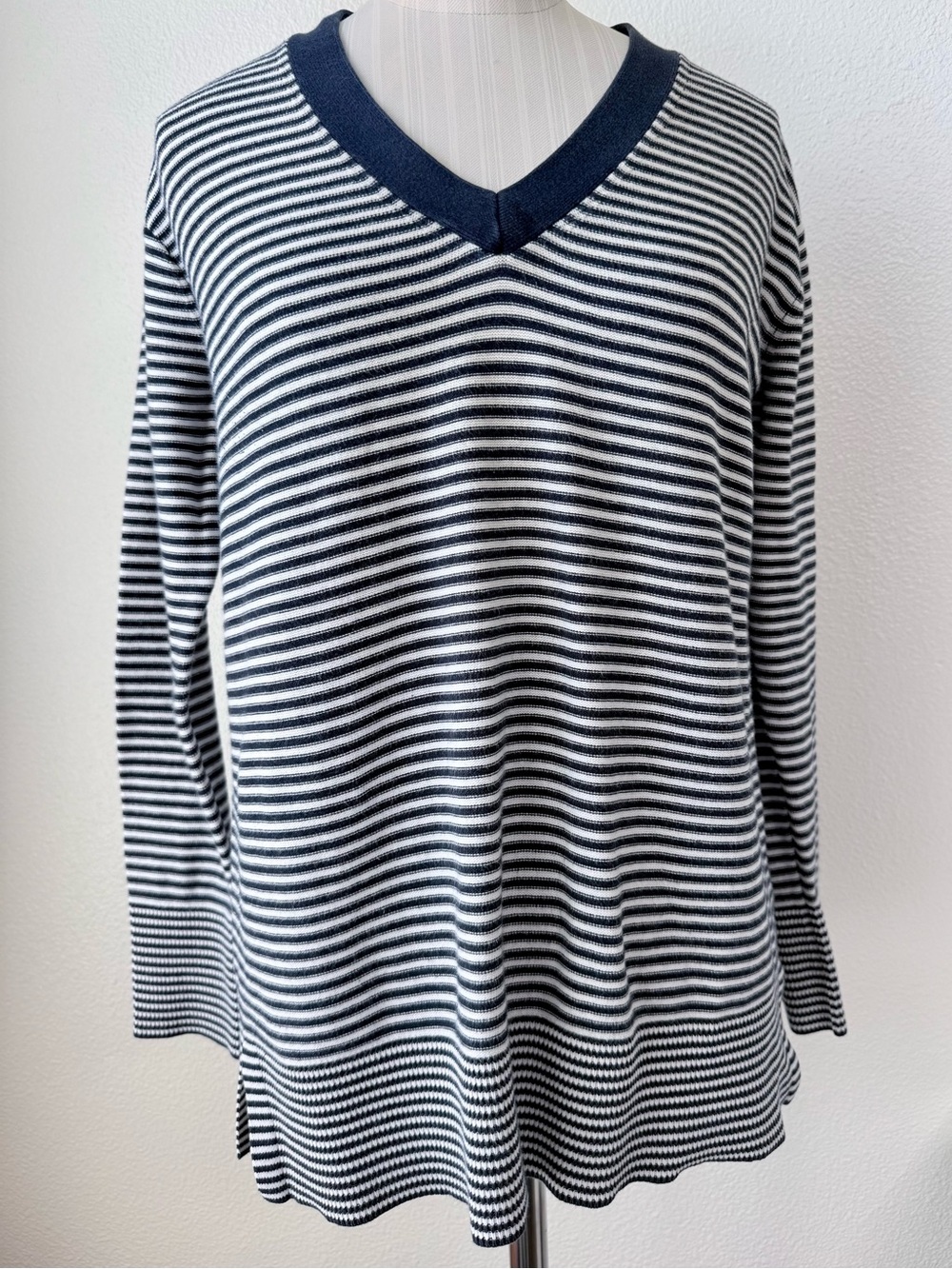 Tommy Hilfiger Striped V-Neck Sweater Navy Blue White Cotton Knit Women’s Size S